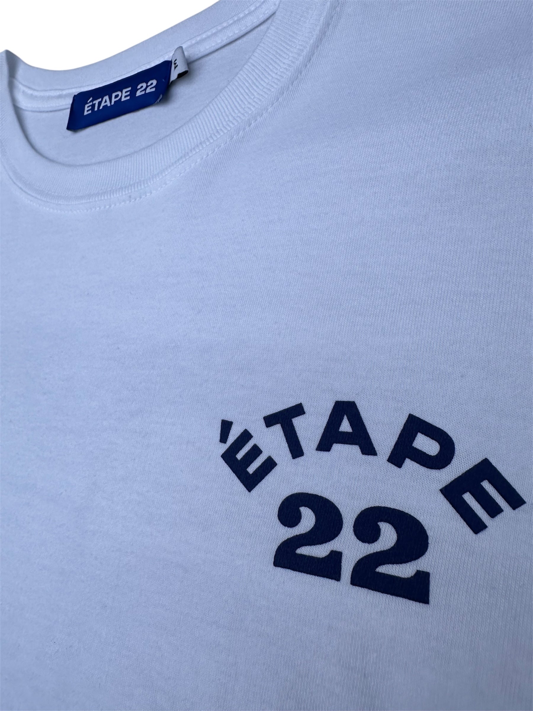 ÉTAPE 22 SCRIPT TEE - WHITE/BLUE